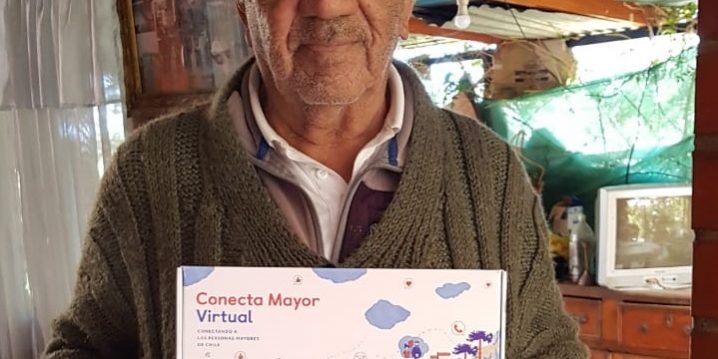 Adultos-mayores-Pichasca-celular