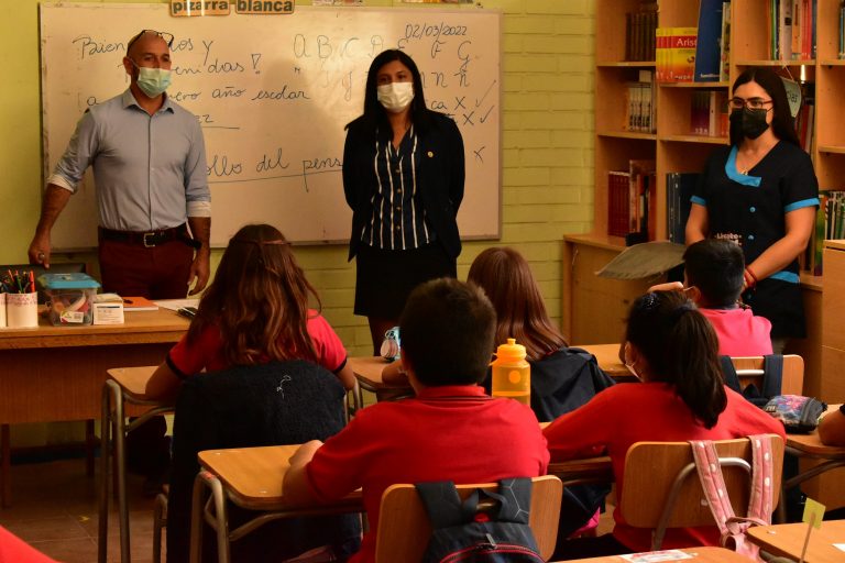 Rio-Hurtado-clases-escolares